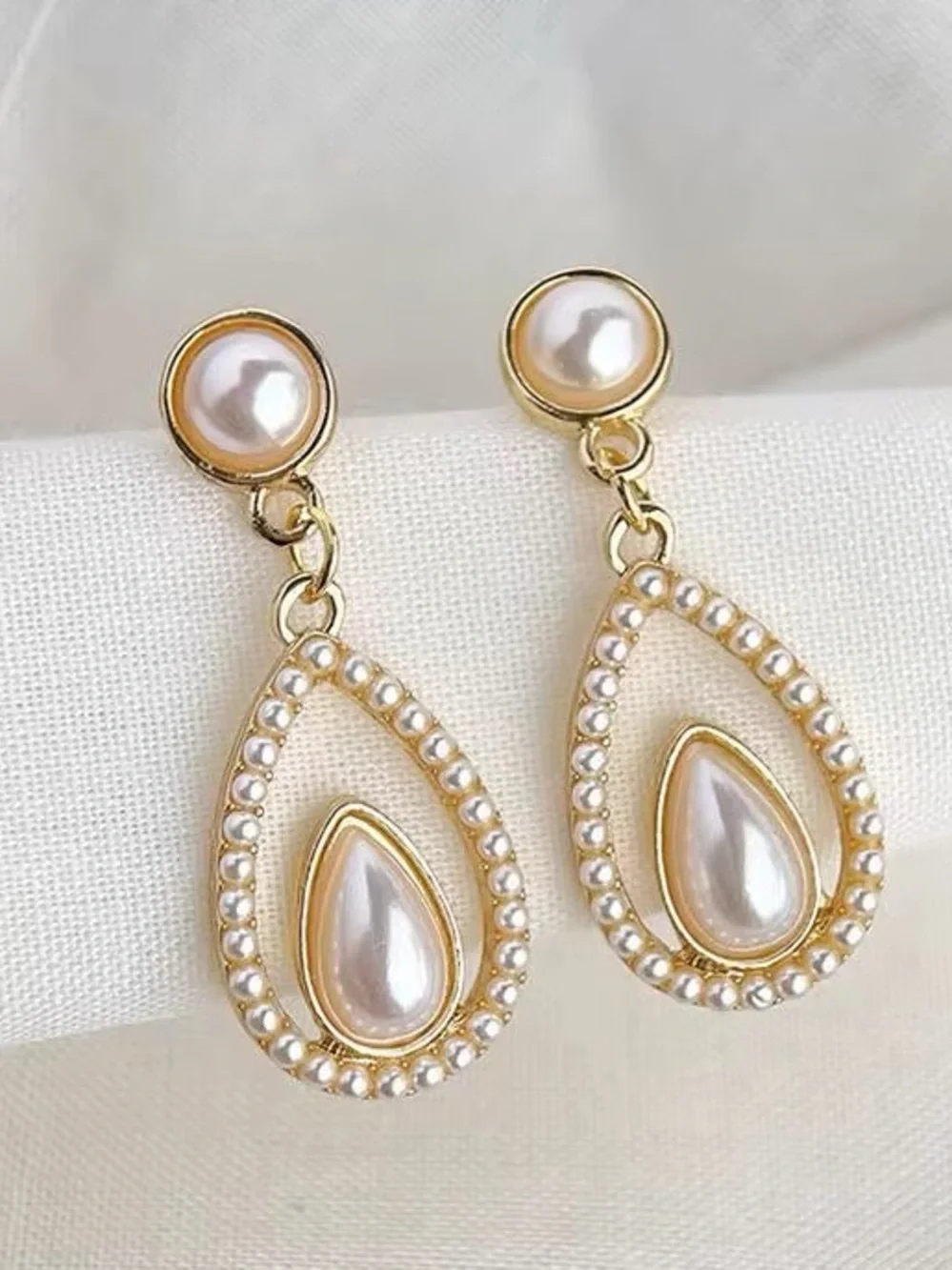 ***Dainty Gold and Pearl Teardrop Dangle Earrings